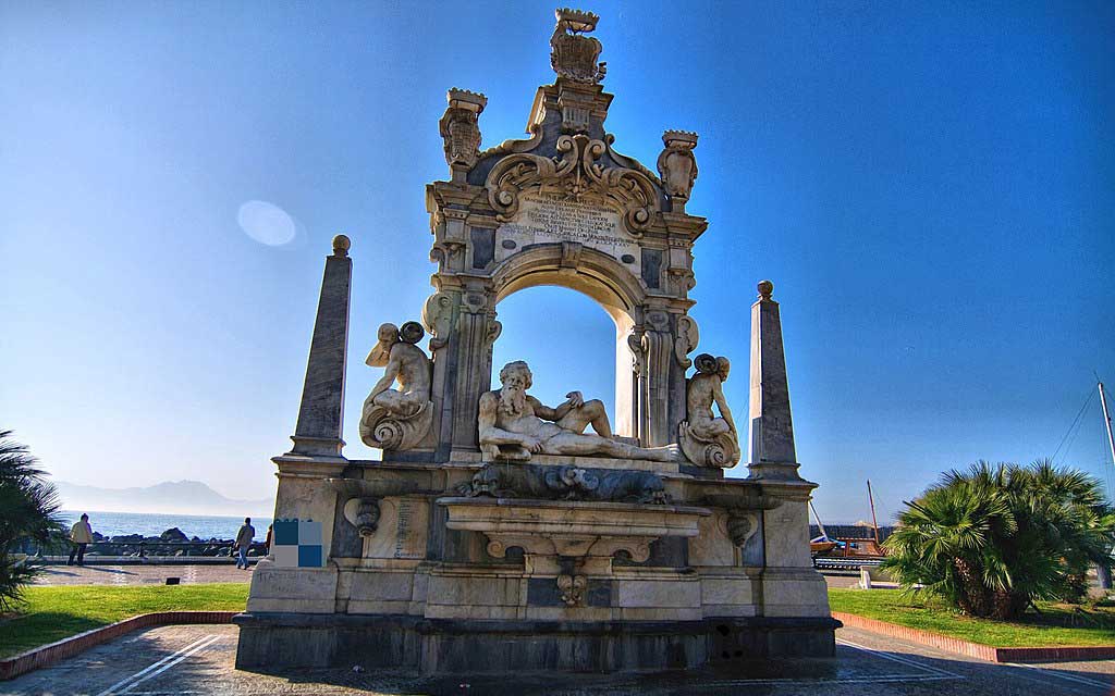 Fontana del Sebeto all'inizio di Mergellina